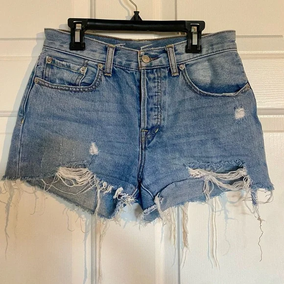 Free People We the Free distressed denim cutoff shorts size 25 - Picture 2 of 4